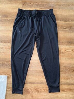 Under Armour women’s Black Lightweight Jogger Pants